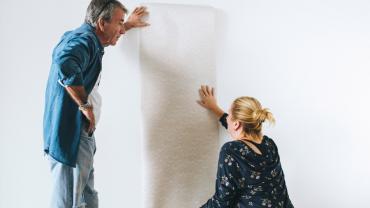 Pose de papier peint : Les étapes et pièges à éviter